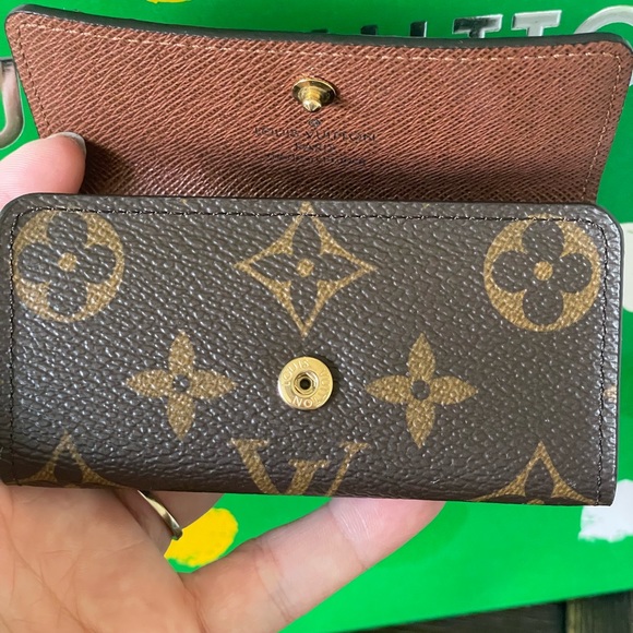 Louis Vuitton 4 Key DISCONTINUED - Picture 8 of 9
